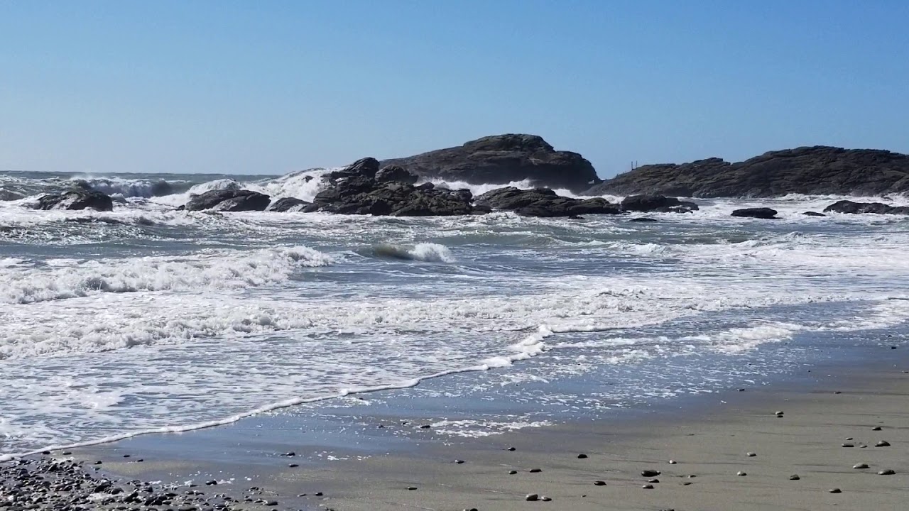 Quiet New Zealand coast with soft waves under pale light